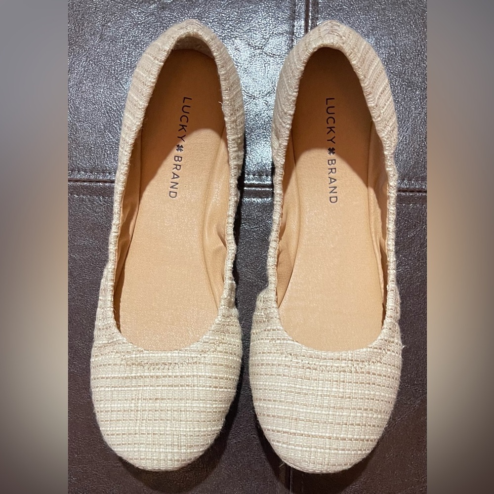 Lucky Brand Women's Textured Beige/Stone Flats